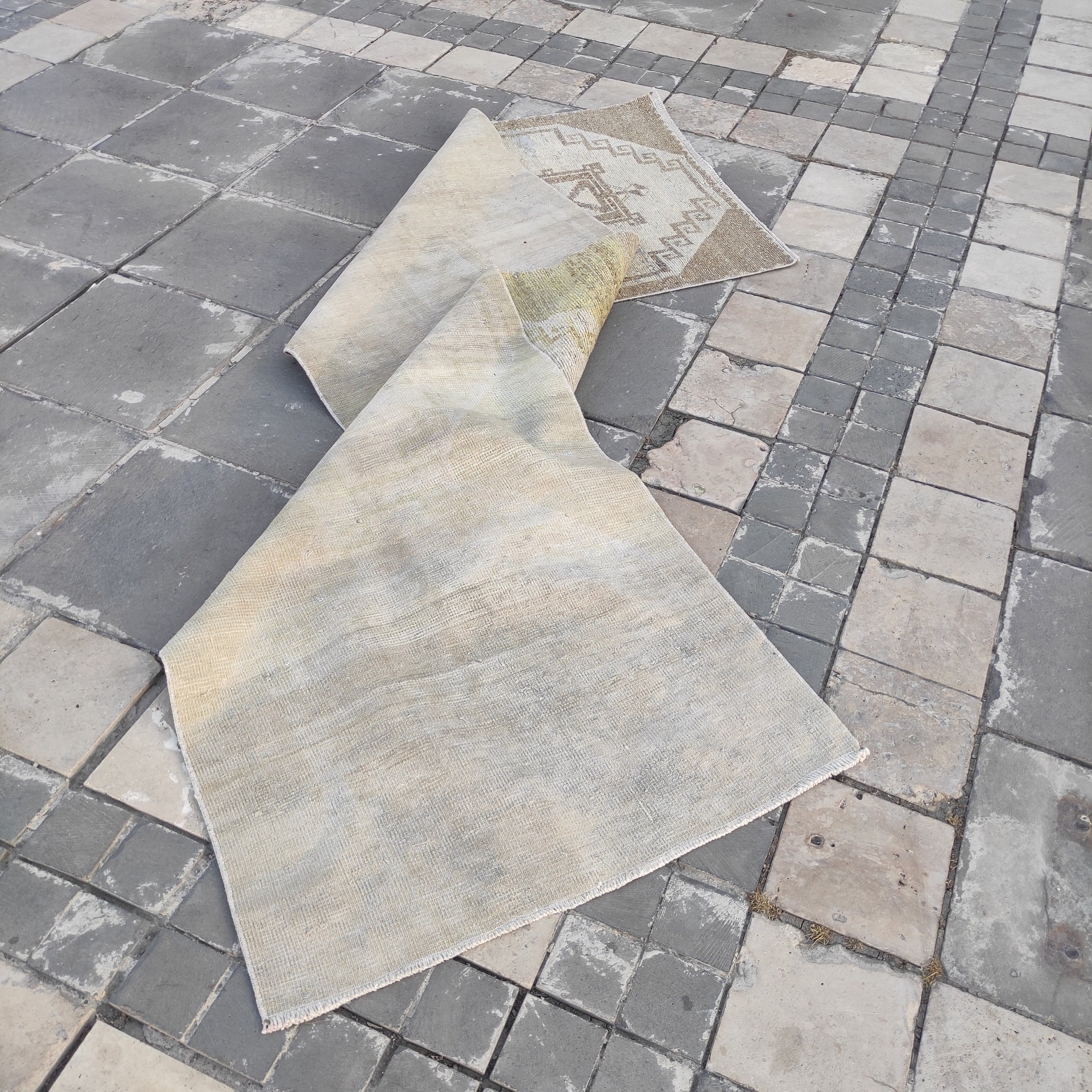 Handmade Hourglass Motif 2.79 X 9.71 Turkish Runner Rug: 3x10