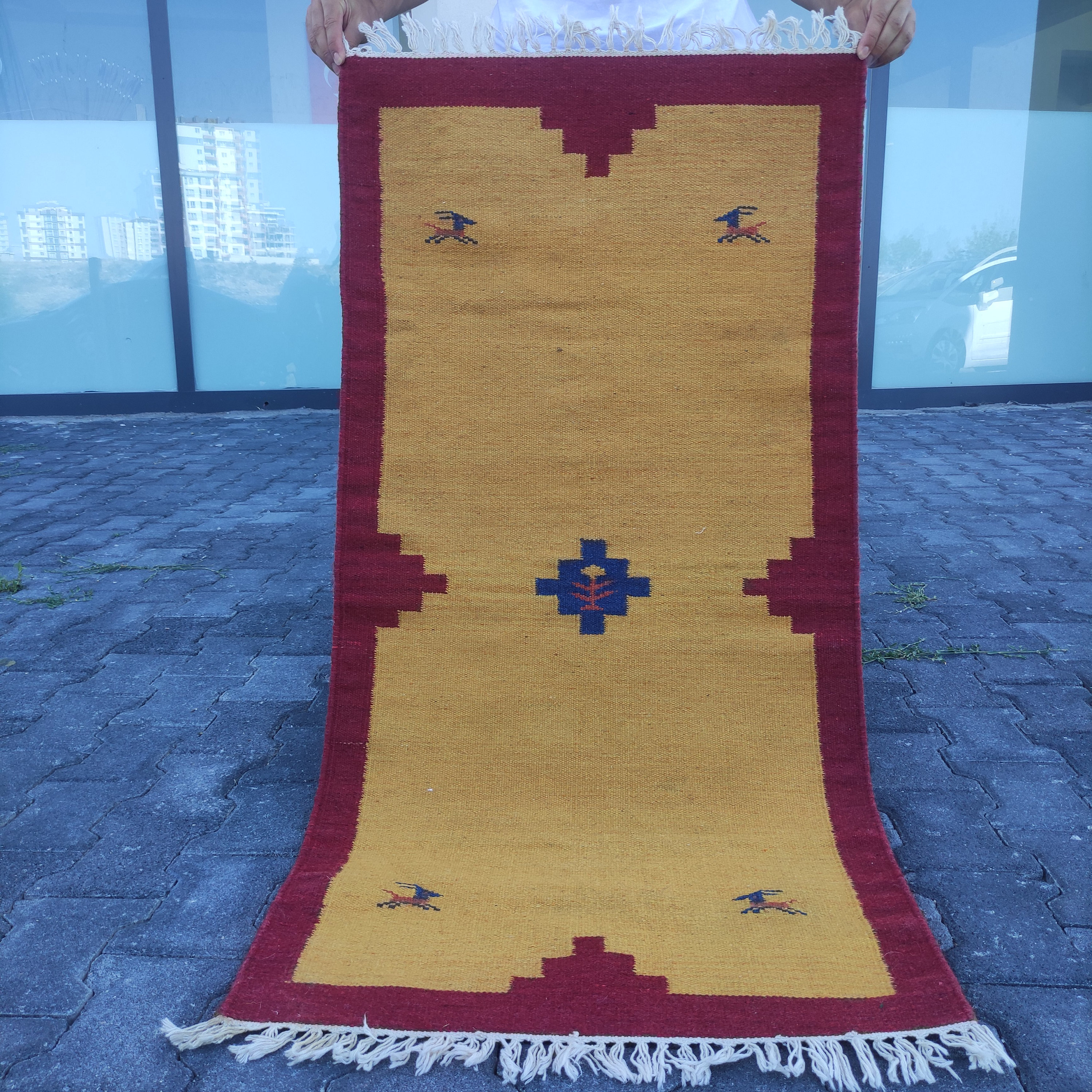 Alfombra Kilim turca vintage: Motivo animal, mostaza y colorida, 5,7 x 11,2 cm
