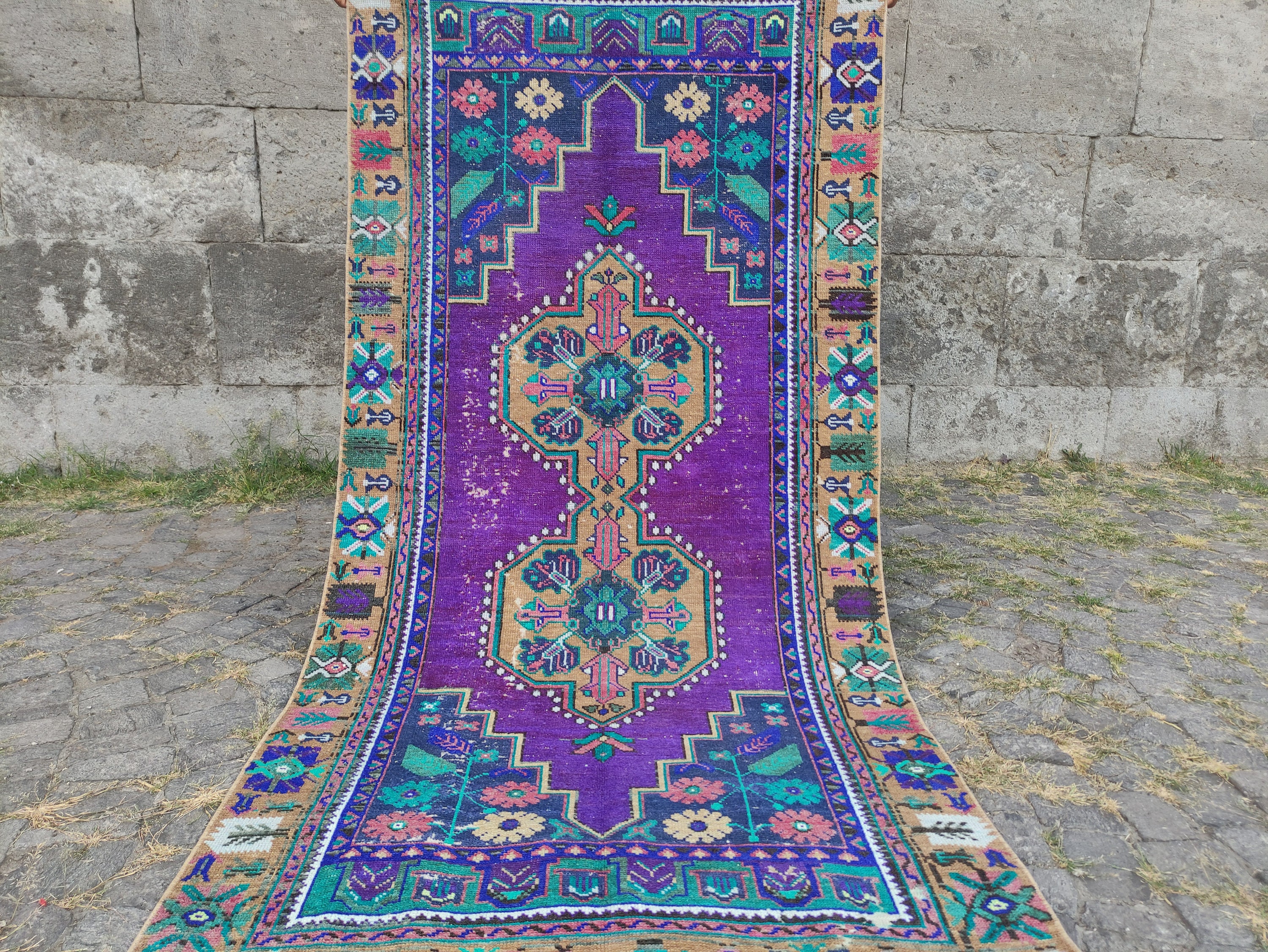 くすみパープル　ヴィンテージラグ　トルコラグ パープルのヴィンテージトルコラグ 4x7：ハンドメイドウールアクセント