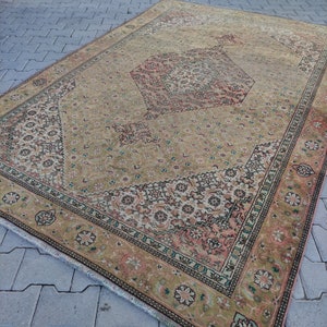 Vintage Oriental Area Rug (6.2 x 9.32 ft): Handmade Boho Rustic Carpet