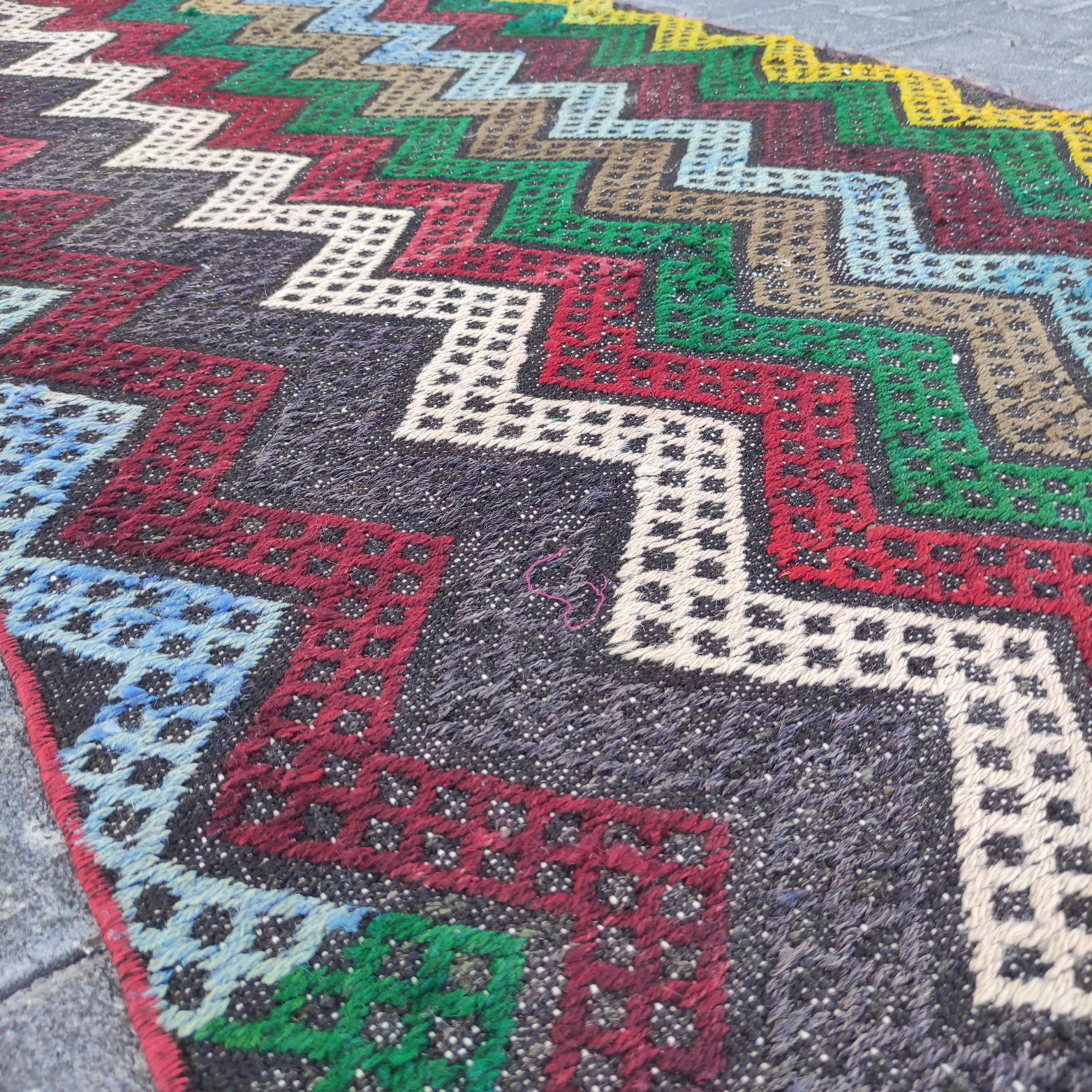 Vintage Turkish Kilim Rug: Colorful Zigzag Wool Entryway Rug