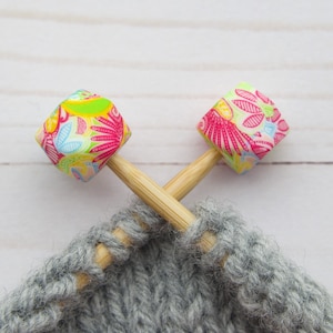 Stitch Stoppers Preppy Floral Hexagon Print Knitting Needle Holders Notions Accessories Keeper Supplies Silicone Point Protectors Summer