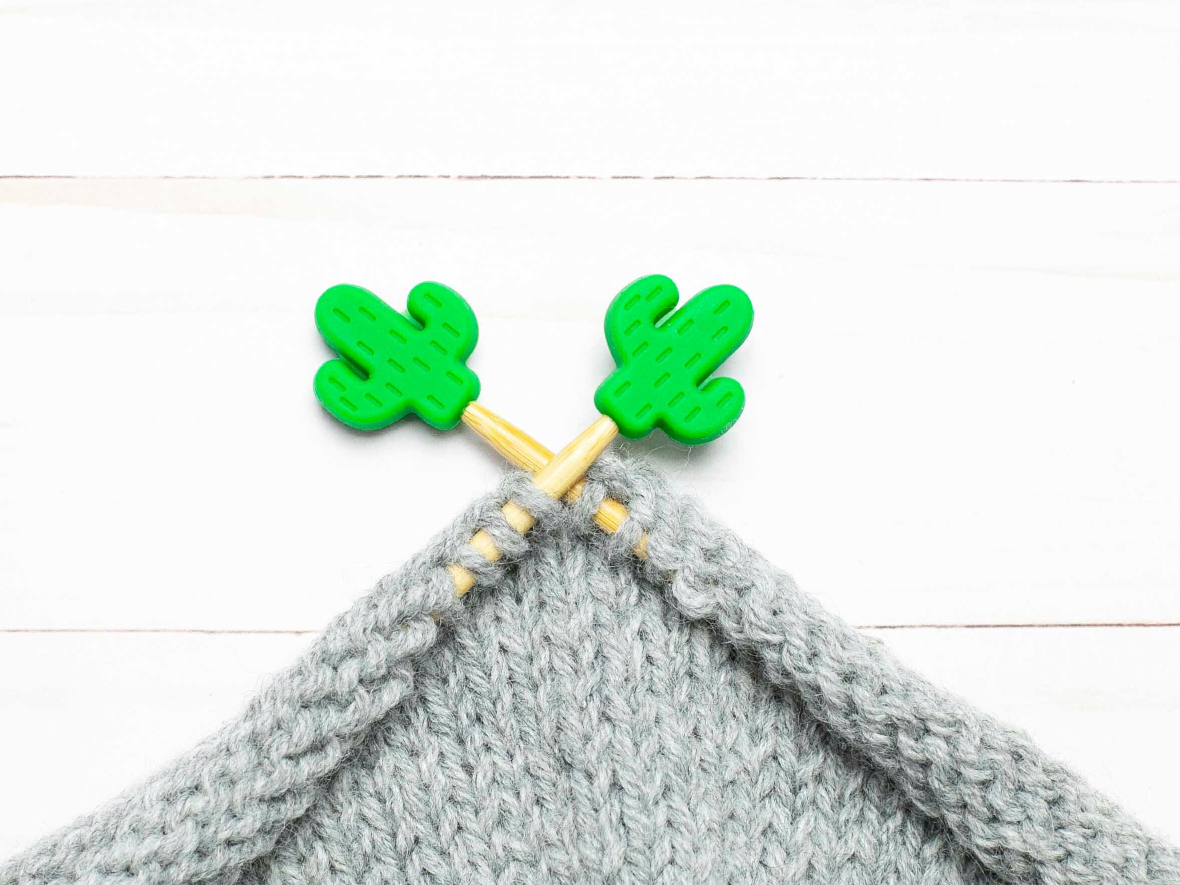 4 Pcs Green Cactus Knitting Needle Stoppers, Silicone Needle Point Protectors Small Knitting Tip Protectors Needle End Caps for Knitting Accessories