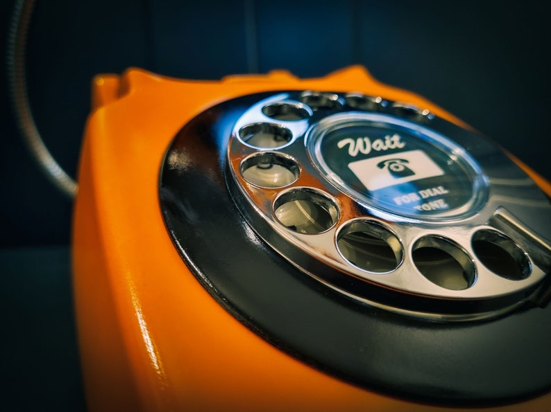 Upcycled Retro Orange Rotary Telephone Lamp afbeelding 5