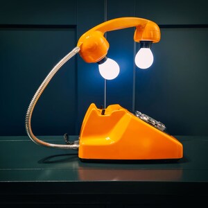Upcycled Retro Orange Rotary Telephone Lamp afbeelding 2