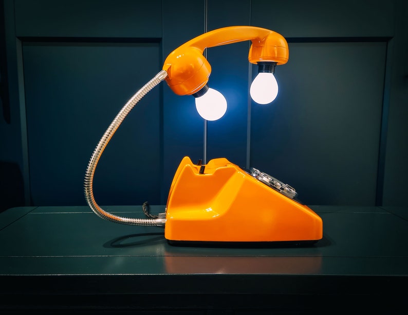 Upcycled Retro Orange Rotary Telephone Lamp afbeelding 2