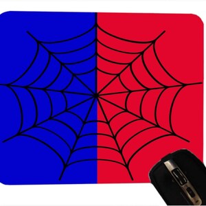 Spinnennetz Rot und Blau Hintergrund Bild Desktop Büro Silikon MausPad von Trendy Accessoires