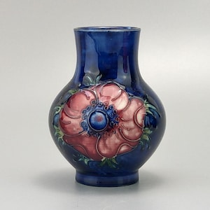 Moorcroft pottery Vase Anemone Small baluster by Walter Moorcroft