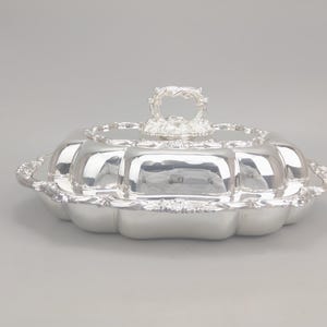 Large Meat Serving Dish Silver Plated Scalloped with Shell Rim Decor by Walker & Hall