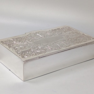Vintage Silver plated Cedar LIned Cigarette Box by Viners of Sheffield