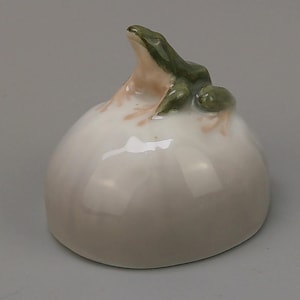 Frog on Stone, Royal Copenhagen figurine no. 507