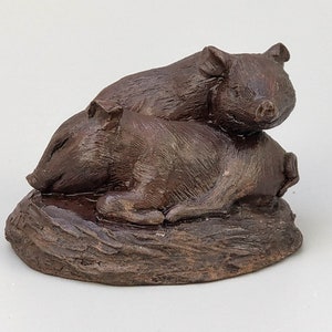 Tiny metal piglets figurine paperweight