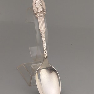 Sterling silver souvenir spoon with George Washington by Rogers, Lunt and Bowlen