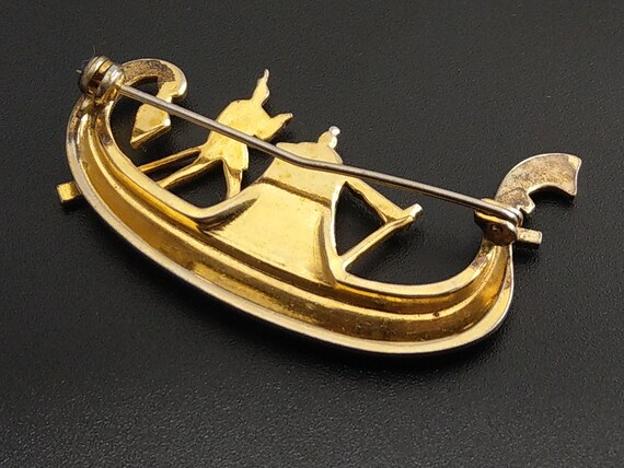 Broche Ancienne / Vintage En Émail Au Motif Bateaux - Antique Brooch - Occasion (Bon État D'Usage)