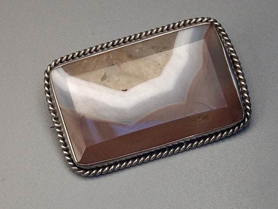 Rectangular Victorian Large Banded Agate Brooch - image 10