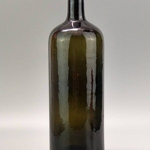 Botella de cristal verde oliva antigua