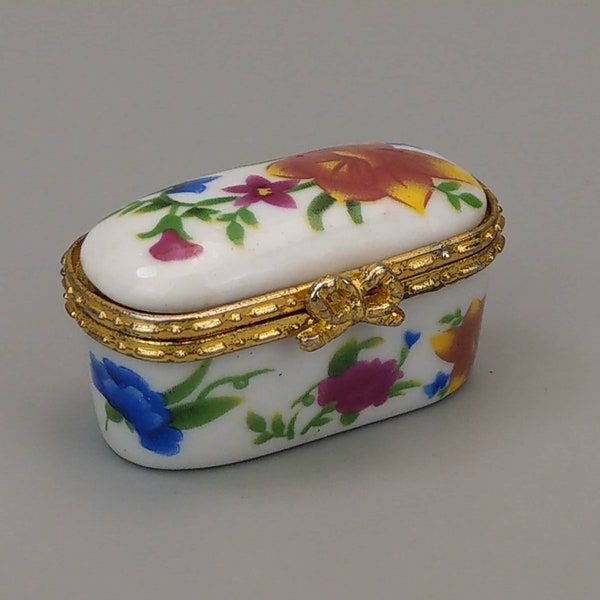 Tiny Vintage pill box with flowers small cute travel pill case