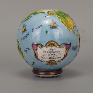 Caja esmaltada Halcyon Days Globo del Milenio Edición limitada