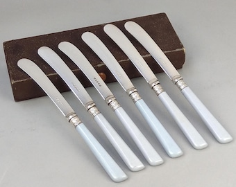 Antikes Buttermesser, versilbert, mit blauem Griff