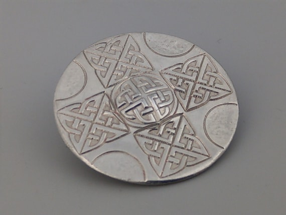 Medium shield Celtic knotwork hammered pewter bro… - image 5