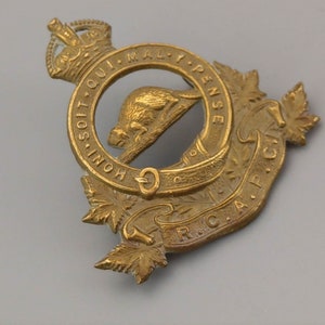 Military Cap Badge Royal Canadian Army Pay Corps King&#39;s Crown