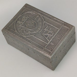Scatola per sigarette Trench Art Arti e mestieri R.F.C e ASF datata 1936