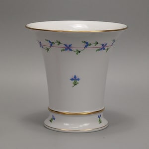 Puede incluir: Un letrero de madera rústico con el texto "Welcome to our home" en letras blancas. El letrero presenta un acabado envejecido y un diseño simple y acogedor, perfecto para la decoración de la puerta principal.