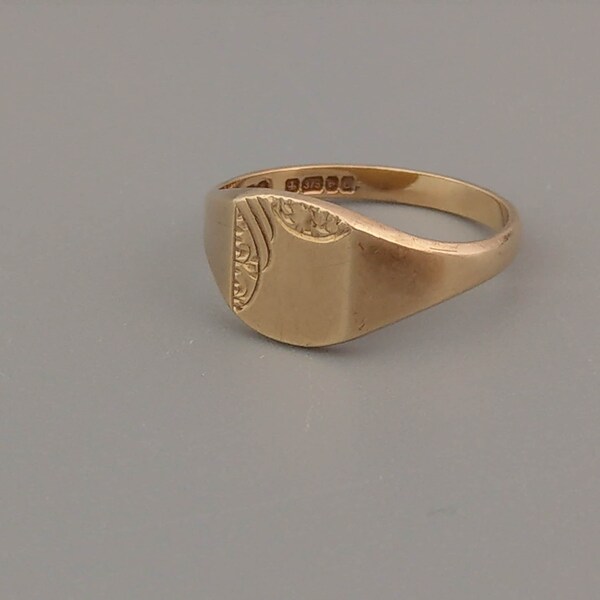 Vintage Ladies 9ct signet ring Eric by Wallace Nicholls size 6.1/2/N