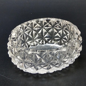 Anglo Irish Glass Kleine ovale zoutvaatje ruitpatroon c1830