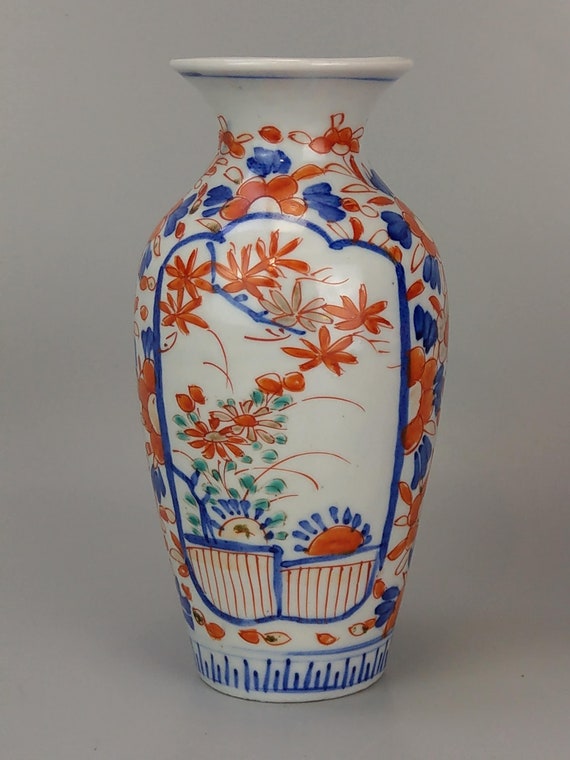 Medium Imari Japanese vase Floral with cartouche