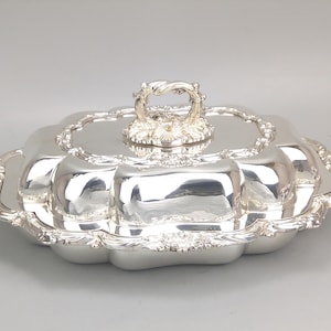 Large Meat Serving Scalloped Dish Silver Plated with shell rim decor by Wallker & Hall