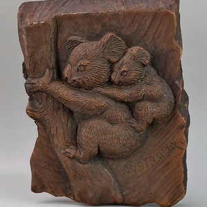 Vintage Kola bear Australia Souvenir Wall plaque Faux wood 60s
