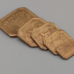 Apothecary Set of 5 Gilt brass W&T Avery Standard  Scale Weights Drams Scruples