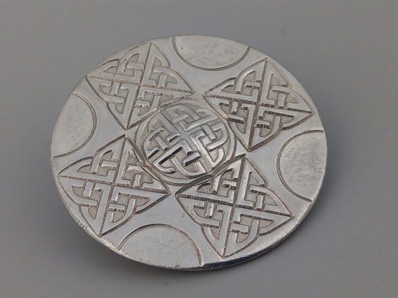 Medium shield Celtic knotwork hammered pewter bro… - image 6