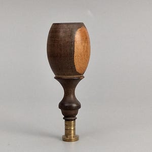 Antieke lakzegelstempel met lignum vitae-handvat en ovale platte stempel