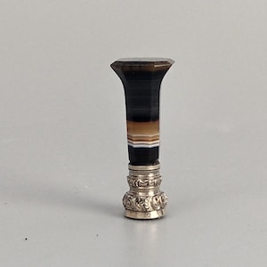 Sello de lacre de ágata en miniatura con monograma D