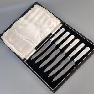 Mother & Pearl Dessert knives set of 6, Barker Bross with original case