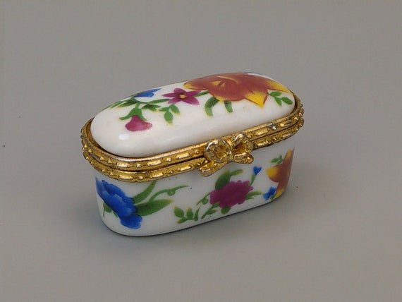 Tiny Vintage Pill Box With Flowers Small Cute Travel Pill Case 