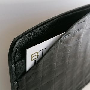 Porte-cartes CARD 101. Porte-cartes en cuir exotique. Porte-cartes pour 2 cartes avec compartiment à billets en noir.