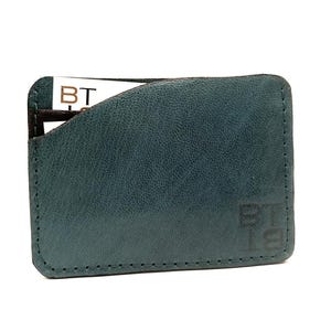 Customizable CARD NV card holder. Two-card holder and pocket, in Vegetal Nappa leather. "Singularity, Naturalness" collection.
