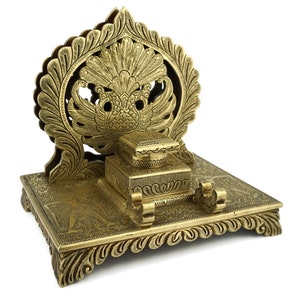 Encrier ancien en bronze d'Indonésie, XIXe siècle avec porte-lettre, Encrier en bronze massif, marionnette du théâtre Wayang et ornements de paon