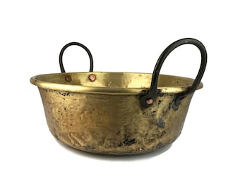 Antiker Pflanzer aus massivem Messing mit Eisengriffen, Vintage Jardiniere aus massivem Messing
