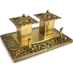 Encrier anglais en laiton avec encrier orné, antique en laiton en relief, encrier britannique, décor de table, décor de bureau, fabriqué en Angleterre fin des années 1900