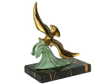 Figura de pájaro de latón con base de mármol