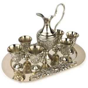 Antieke bekerset cognac, vintage kopjes met kan en dienblad, set likeurkopjes