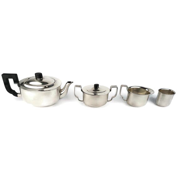 Sold at Auction: Partie de service à thé-café