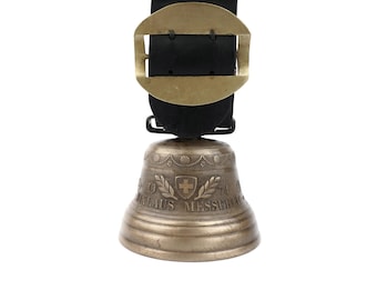 伝統的なストラップ付きヴィンテージスイスカウベル、アルプスの農家風