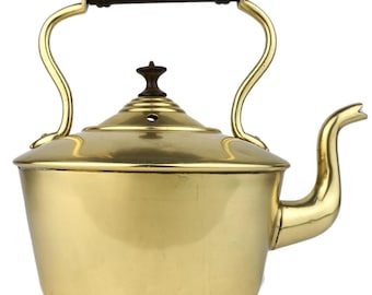 木製のノブと上部のハンドルが付いたヴィンテージの真鍮製コーヒー