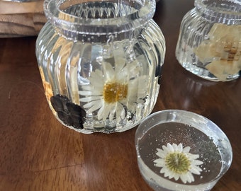 Homemade raisin jar with lid flowers