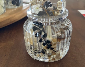 Homemade resin jar with lid flowers